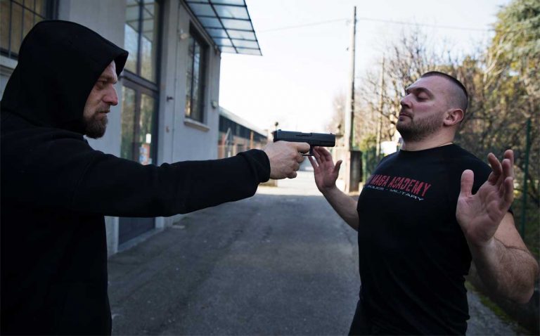 pistola-disarmo-krav-maga