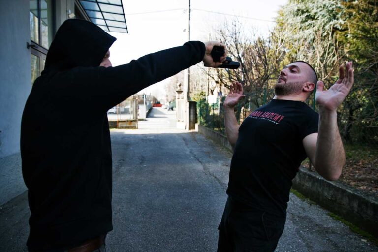 minaccia con pistola difesa krav maga