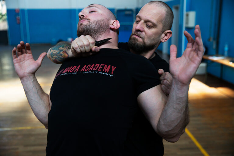 coltello-minaccia-gola-krav maga