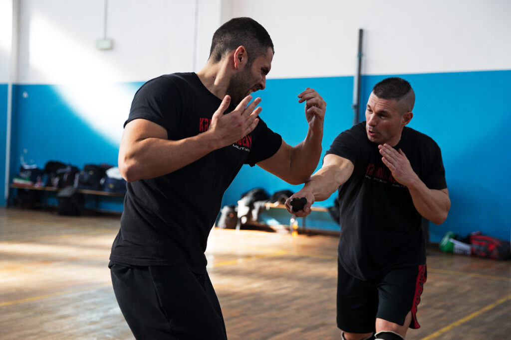 tecnica Krav Maga per difesa contro coltello