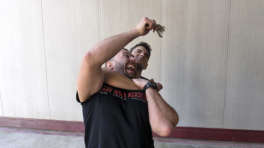 colpire aggressore con baby tonfa