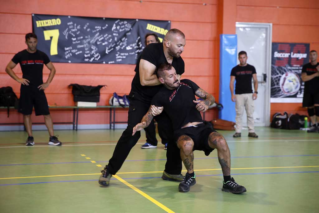 corso di difesa personale con tecniche Krav Maga di kma
