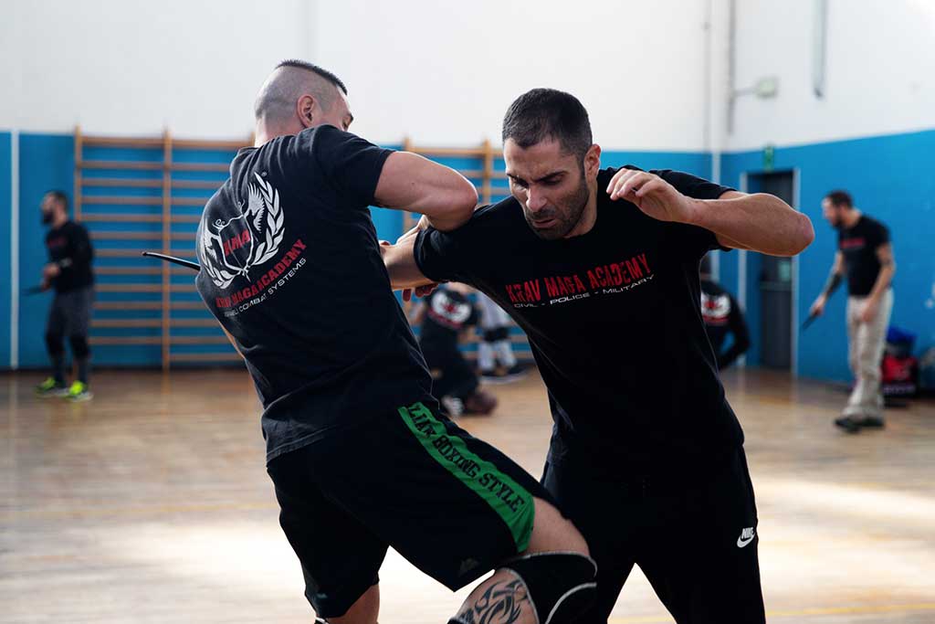 lezione serale di difesa personale in kma - krav maga academy